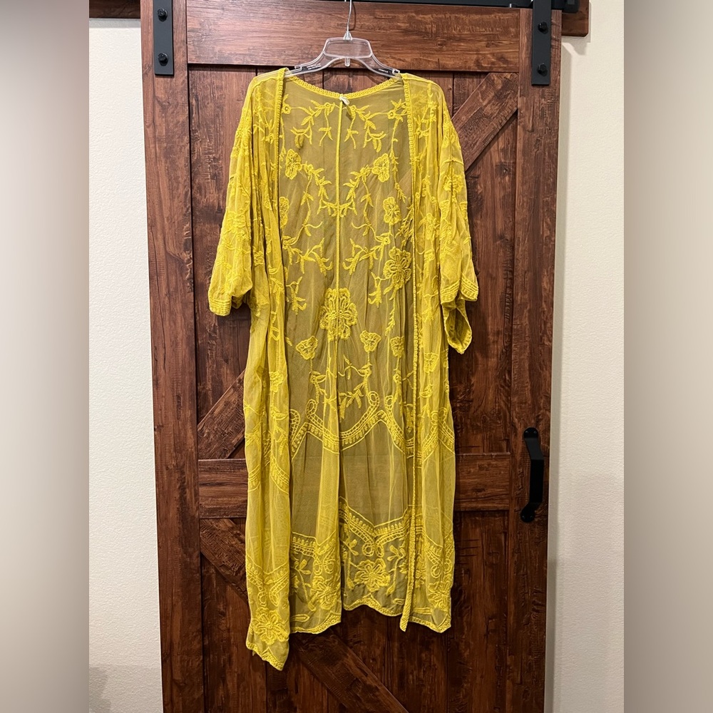 Women yellow lace kimono
